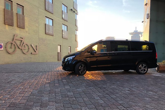 1-15 persons Taxi or Bus Transfer Amsterdam in Amsterdam City - Meeting point discipline: get picked up without herding everyone