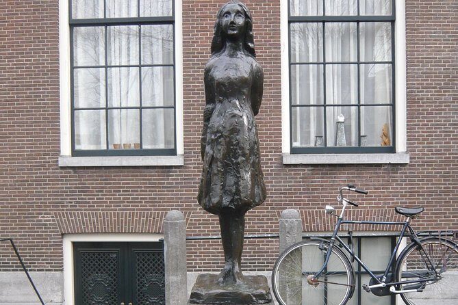 2-Hour Private Anne Frank Walking Tour with Drink - What’s included (and how it changes the value of the price)