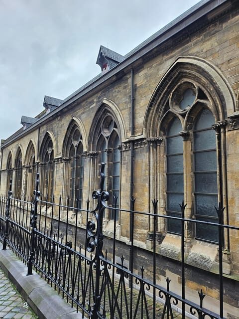 2H Walking Tour Maastricht - Jekerkwartier courtyards and alleys: where the city gets personal