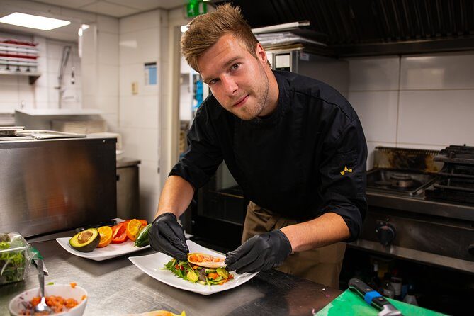 3-course Dinner in the Dark Amsterdam - Choosing your meal: illuminated selection, then plunge