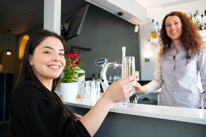 3-course Dinner in the Dark Amsterdam - The lighted lounge and your first sensory “reset”
