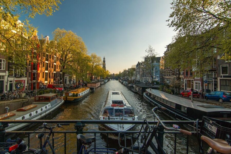 Amsterdam: 3-Hour Private Bike Tour of the City Center - Museum District and Vondelpark: the city’s cultural spine