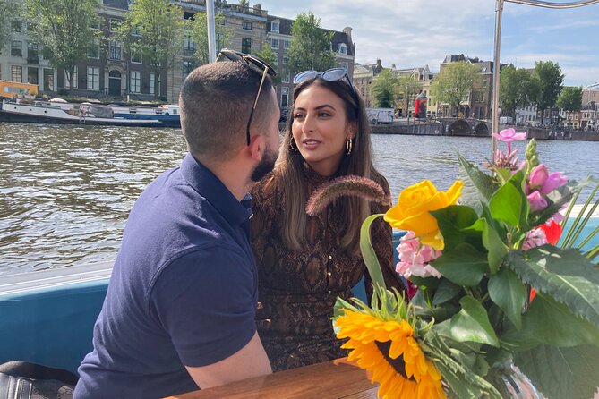 Amsterdam 90-min Private Canal Cruise with Live Guide and Drinks - Where the cruise actually begins: Prinsengracht 375