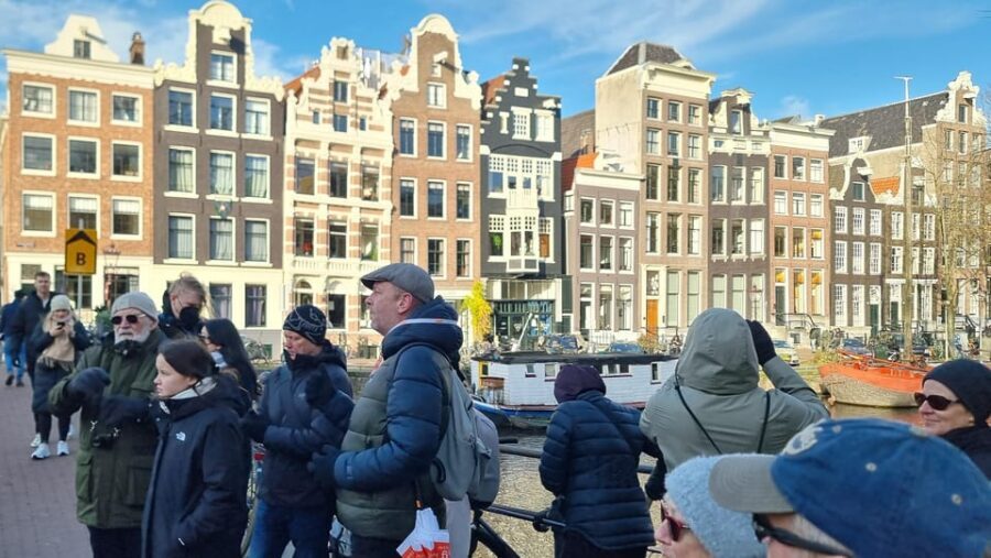 Amsterdam All In One Tour Walking Tour - The meeting point and how to not miss your guide