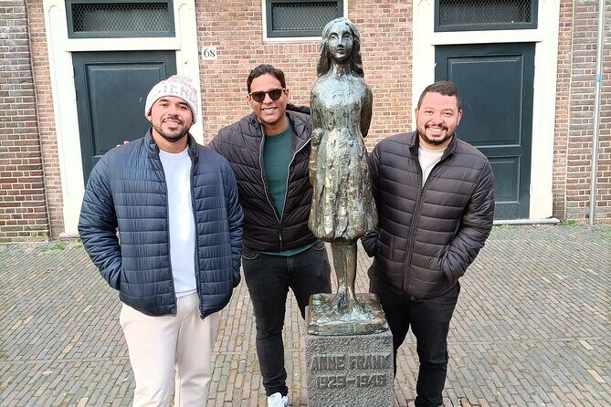 Amsterdam: Anne Frank Small Group Walking Tour - Kattengat and Der silveren spiegel bar: 16 people hiding during occupation