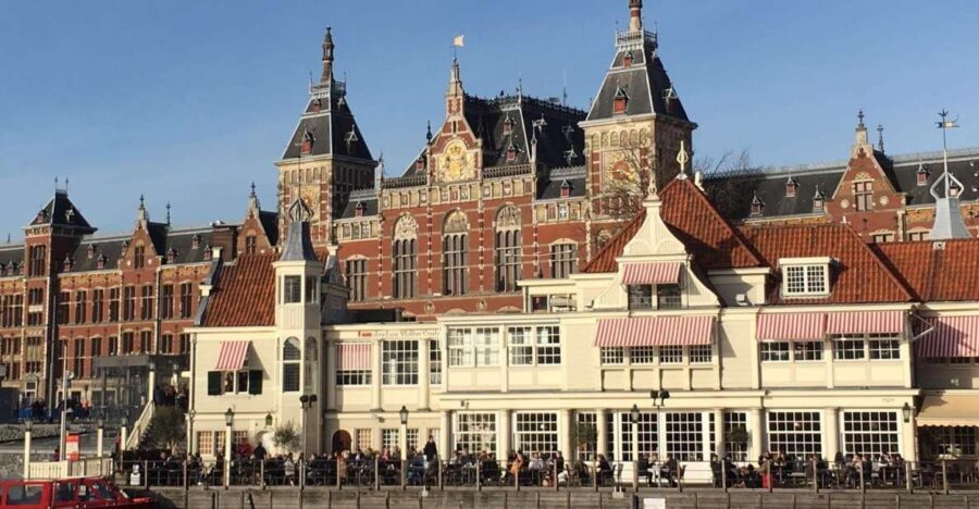 Amsterdam: Architektur Er-fahren - Starting at Beursplein/Damrak: where your eye should land first