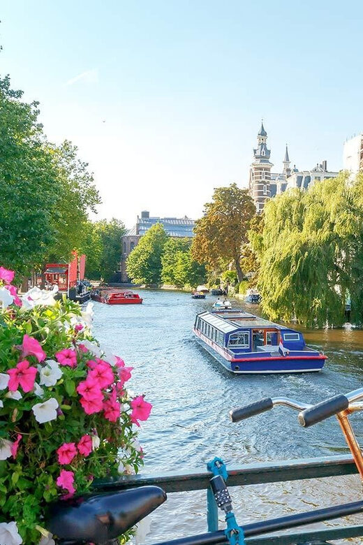 Amsterdam Audioguide - TravelMate app for your smartphone - Quiz section: small learning moments without slowing you down