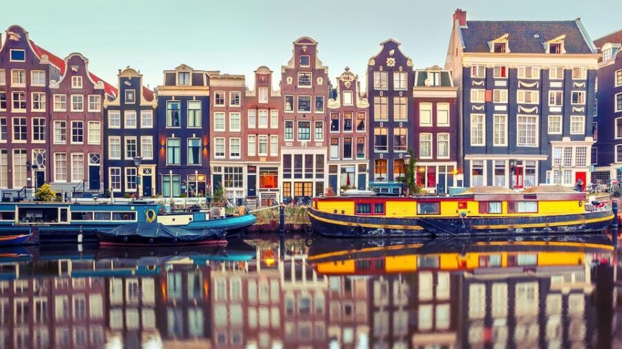 Amsterdam Audioguide - TravelMate app for your smartphone - Price and value: $4.54 for 1095 days of audio