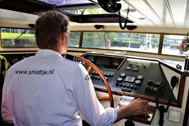 Amsterdam canal cruise with culinary burger or cheese & wine - Should You Book This Burger or Cheese Canal Cruise?