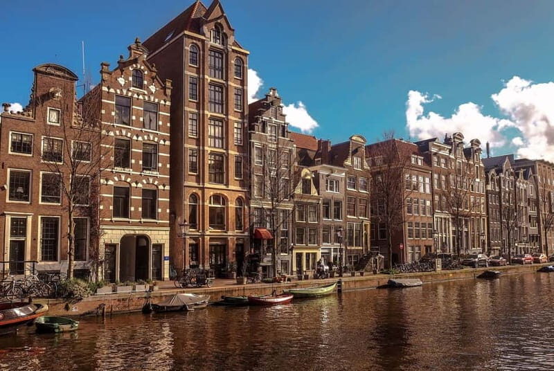 Amsterdam canal cruise with culinary burger or cheese & wine - Burger Dinner or Cheese & Wine: Picking the Right Cruise