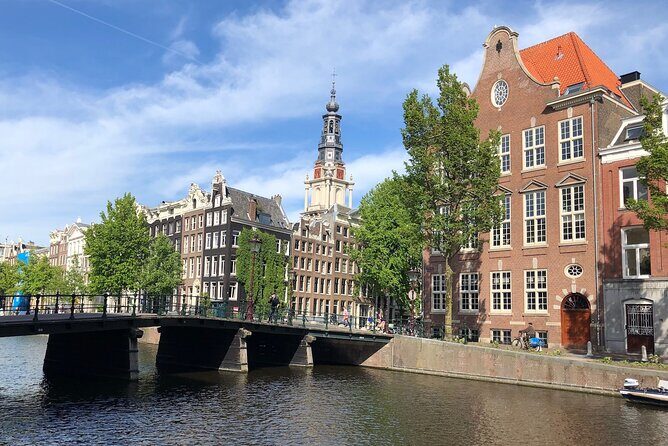 Amsterdam Canal Cruise with German Guide and unlimited drinks - German Guide + Unlimited Drinks: A Fun Way to See the Canals