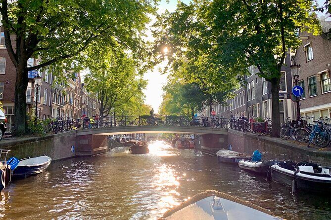 Amsterdam Canal Cruise with German Guide and unlimited drinks - Herengracht, the 7 Bridges, and Houseboats Up Close