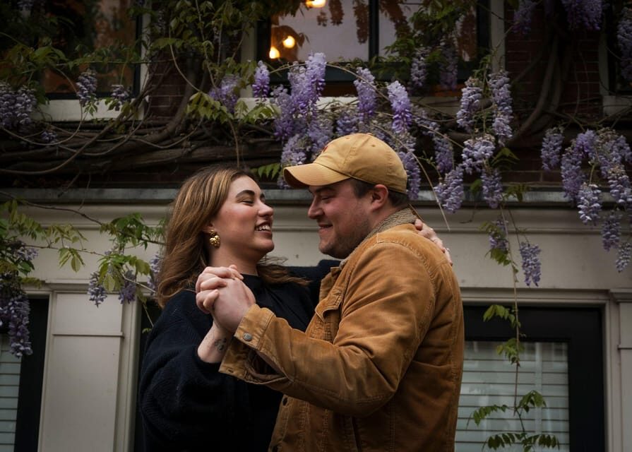 Amsterdam Canals Photoshoot: Private Solo, Family or Couples - What to Bring: Phone Charged, Shoes Comfortable, Layers Ready