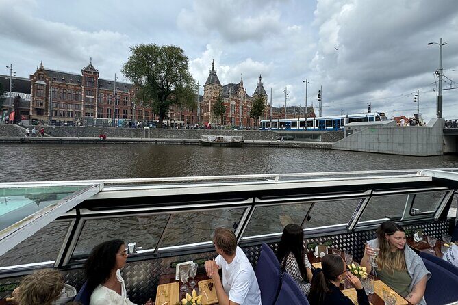 Amsterdam Cheese and Wine Canal Cruise - Prinsengracht and the “class difference” canal-belt story