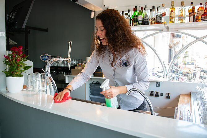 Amsterdam: Chocolate Fondue in the Dark - The Lighted Lounge: Where You Get Oriented