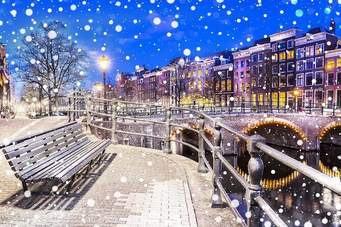 Amsterdam Christmas Walk with hot drink and Dutch treat - Spui: a short stop that turns the city into a story