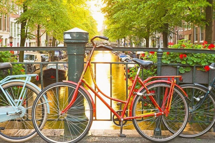 Amsterdam City Center Guided Walking Tour - 12 guests 2,5h - Central sights first: Saint Nicholas, the Weeping Tower, and Zeedijk