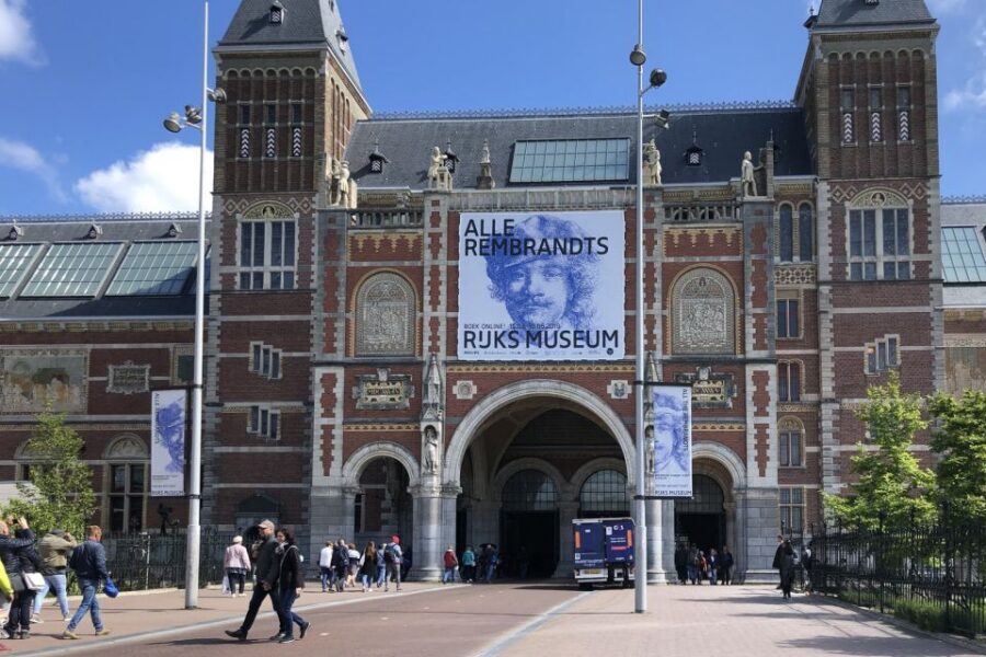 Amsterdam City Center Guided Walking Tour - 12 guests 2,5h - Nieuwmarkt and De Waag area: market energy plus mercantile clues