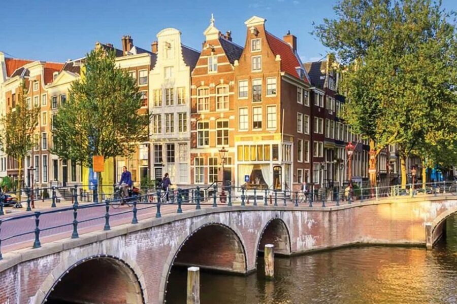 Amsterdam City Center Guided Walking Tour - 12 guests 2,5h - Meeting at St Nicholas Church and getting the route in your head