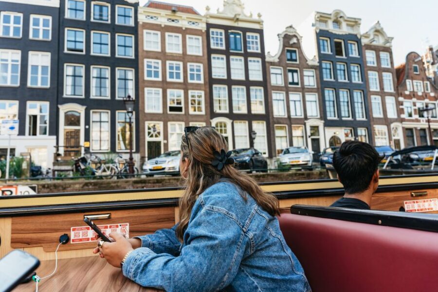 Amsterdam: City Centre Canal Cruise & Free Flower Cocktail - Practical tips to get the best photos and the best experience
