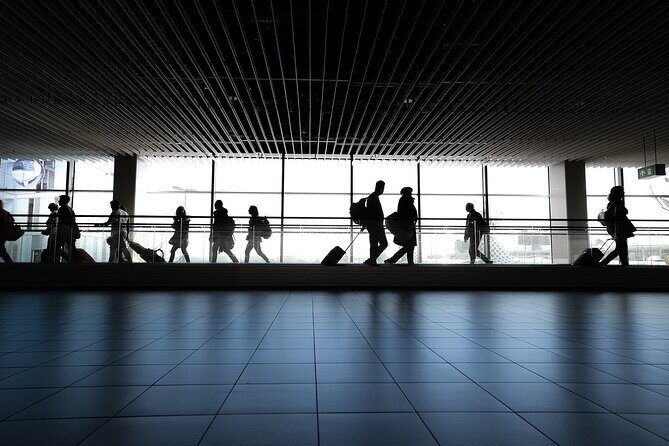 Amsterdam City to AMS Schiphol Airport departure transfer - A No-Crowd Start: Hotel Pickup That Kills the Stress
