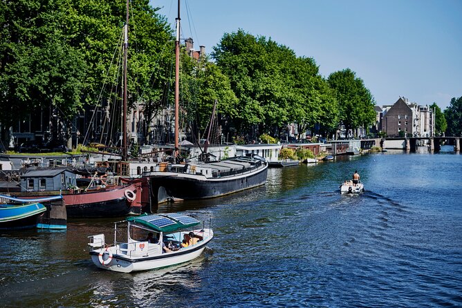 Amsterdam Essence in German: 90-minute waterway trip - Price and Value: Is $148.23 Worth It?