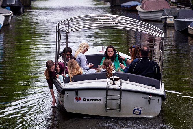 Amsterdam Essence in German: 90-minute waterway trip - Who This Private Canal Trip Fits Best
