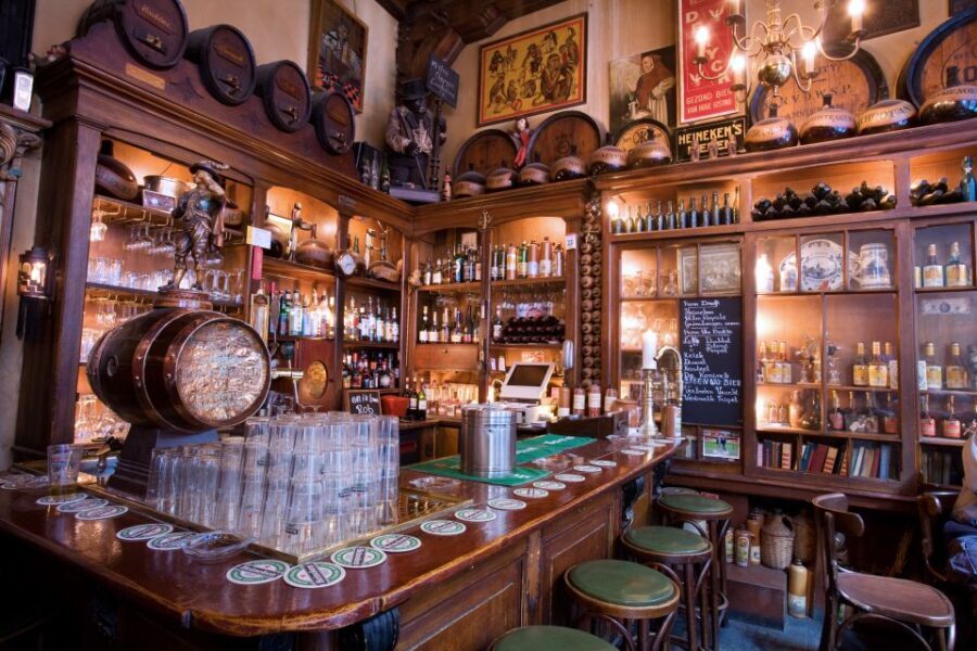 Amsterdam: Exclusive Red Light District Tour and Drink - Old Town to Chinatown: Oude Kerk, Binnenstad, and Warmoesstraat