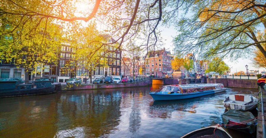 Amsterdam Family Friendly Historical Walking Tour - Meeting next to the Red Hood Grandma (and getting the day right)