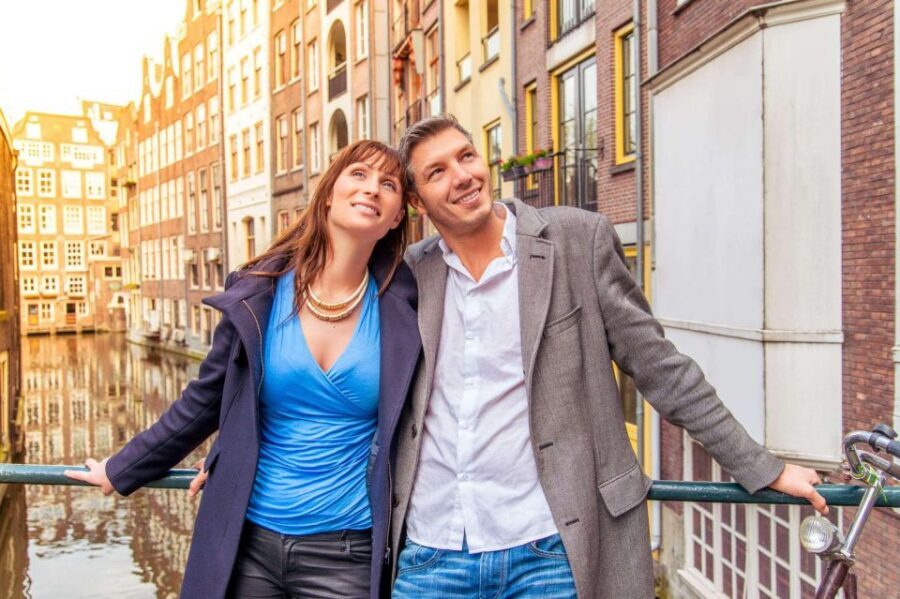 Amsterdam Family Friendly Historical Walking Tour - 2-hour itinerary: Old Town highlights with Red Hood Grandma, Begijnhof, and more