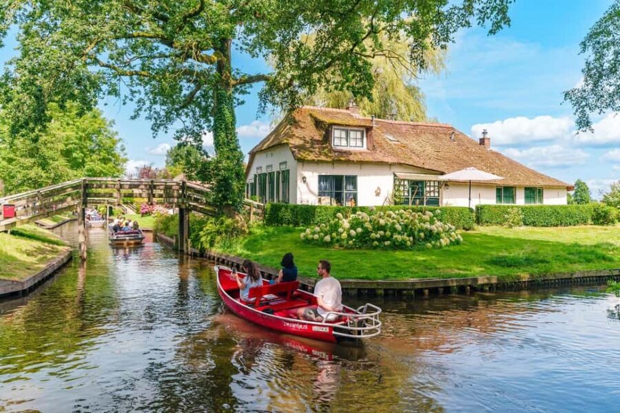 Amsterdam: Giethoorn Day Trip with Boat Tour - Amsterdam to Giethoorn, with Dutch water engineering on the menu