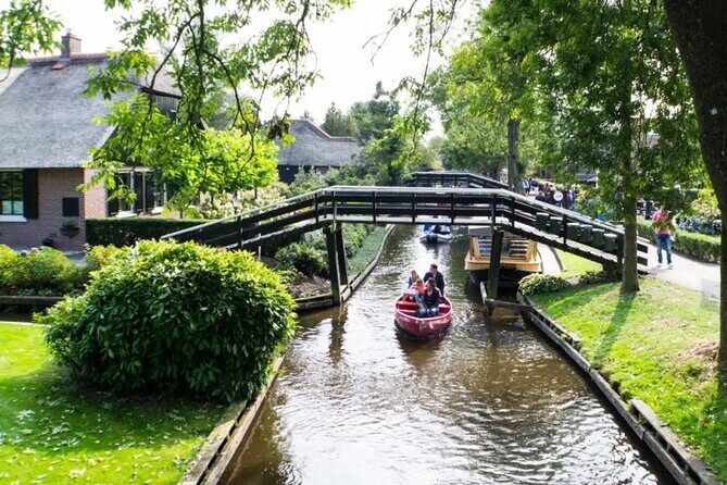 Amsterdam: Giethoorn Tour Scenic Cruise, Cheese & Free Time - A Day Trip From Amsterdam to Giethoorn’s Car-Free Canals