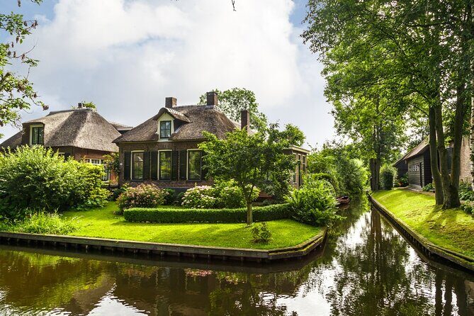 Amsterdam: Giethoorn Tour Scenic Cruise, Cheese & Free Time - The Ride Out: Luxury Coach, Flevoland, and a Smooth Start