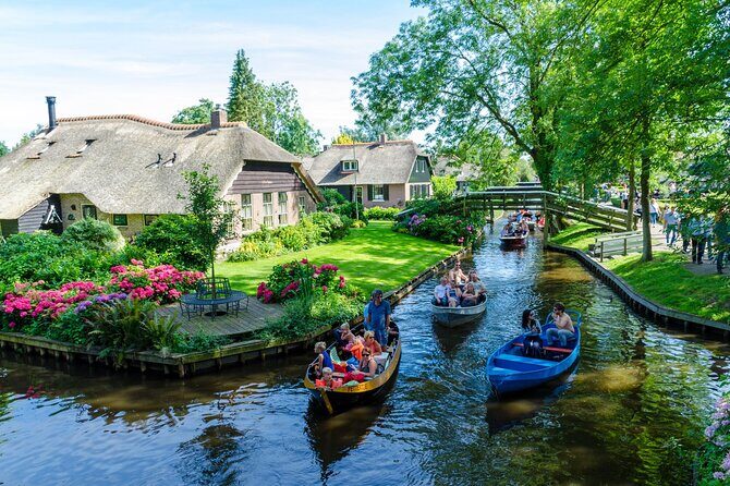 Amsterdam: Giethoorn Tour Scenic Cruise, Cheese & Free Time - Arriving in Giethoorn: Free Time That Lets You Wander Smart