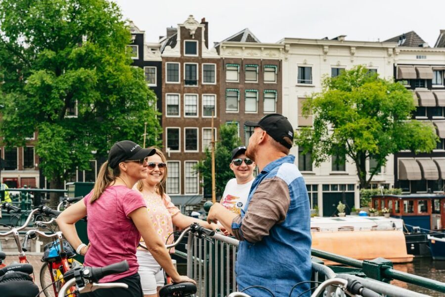 Amsterdam: Guided Bike Tour City Centre in EN/DE/FR/ES - De Negen Straatjes: small streets, big personality