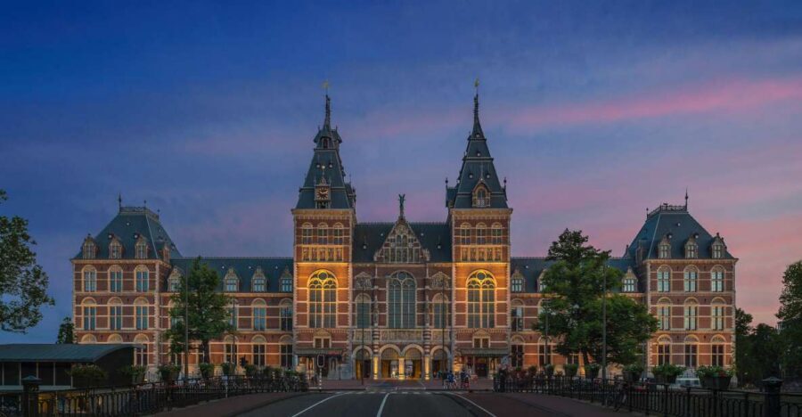 Amsterdam: Guided Rijksmuseum Tour in Spanish - Pierre Cuypers’ Rijksmuseum building: the architecture is part of the experience