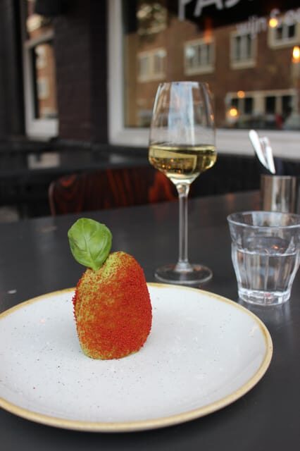 Amsterdam: High Wine at wine bar Paskamer, 3-rounds - The sommeliers: where the value really shows up