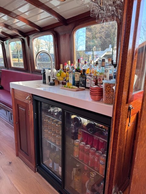 Amsterdam: Historic Boat Cruise with open bar and nibbles - Indoor vs Outdoor: How to Choose Your Seating Like a Pro