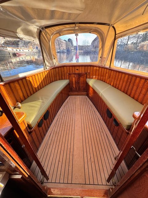Amsterdam: Historic Boat Cruise with open bar and nibbles - Rain, Wind, and the Amsterdam Reality Check