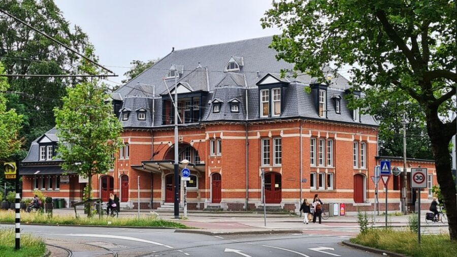 Amsterdam: Historic Tram Ride on Heritage Line to Amstelveen - Getting on board at Haarlemmermeerstation