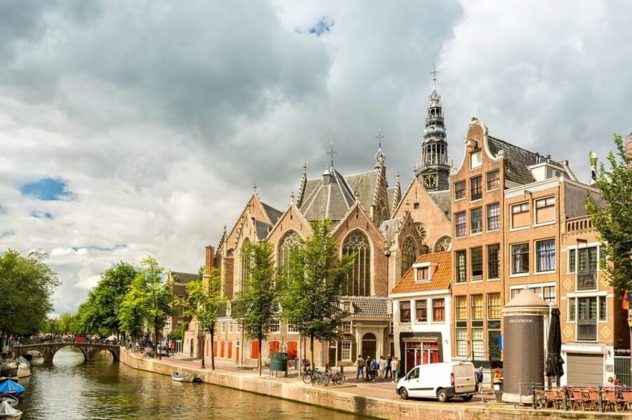 Amsterdam: Introduction walking tour - Walking comfort, timing, and who this tour suits best