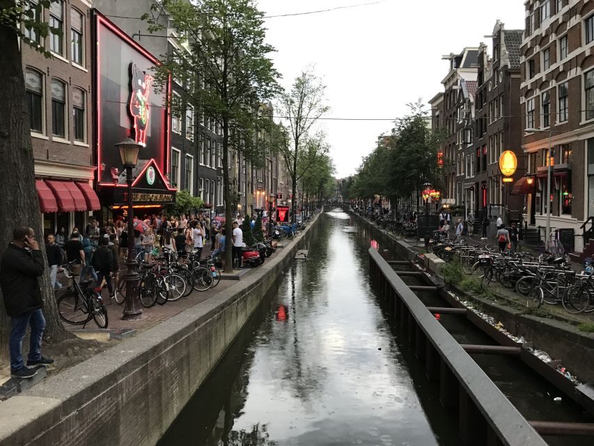 Amsterdam: Introduction walking tour - Meeting at Park Plaza Victoria Hotel and setting expectations