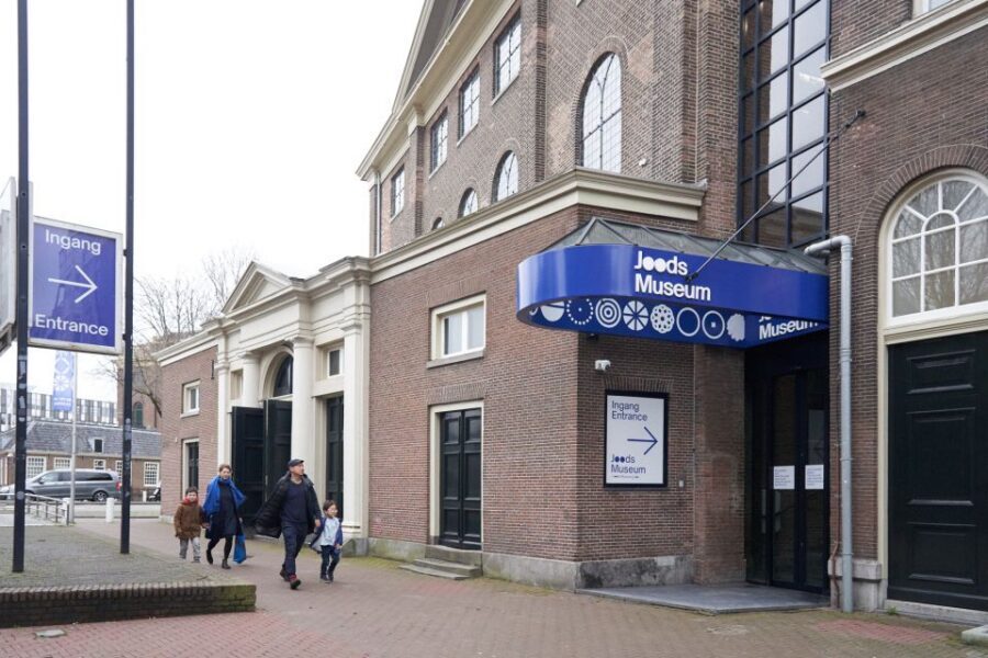 Amsterdam: Jewish Cultural Quarter & Gassan Diamonds - Gassan Diamonds: watch polishing happen, not just jewelry shopping