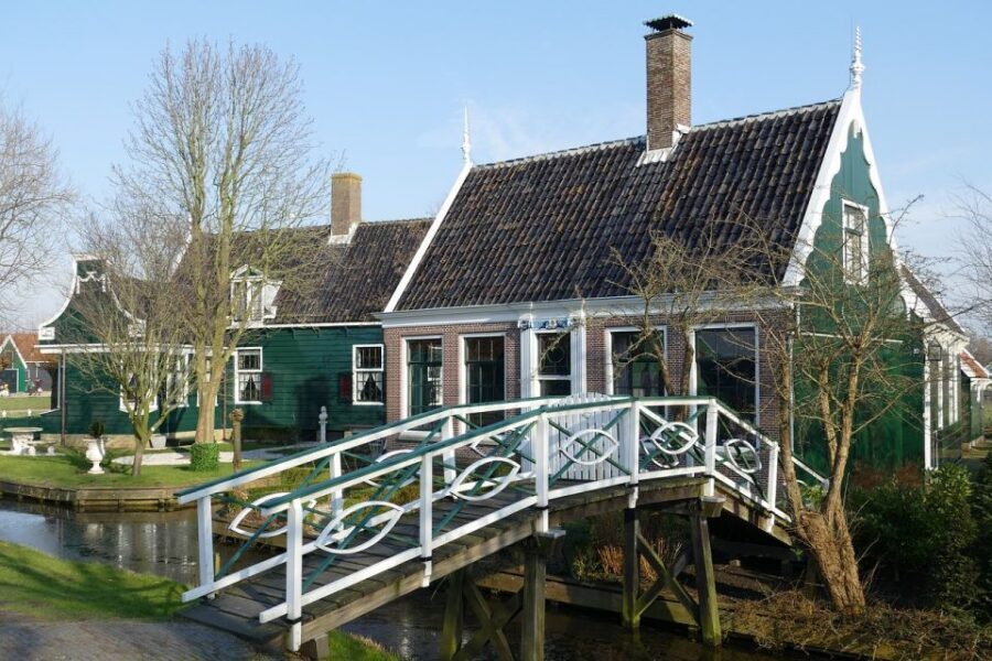 Amsterdam: Keukenhof & Zaanse Schans Windmills Private Tour - Henri Willig Kaas BV: cheese tasting with real flavor payoff