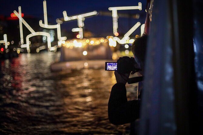 Amsterdam: Light Festival Cruise with Unlimited Drinks Option - Meeting Point at Starboard Dock: Getting On Quickly and Staying Comfortable