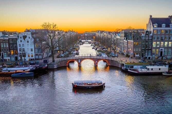 Amsterdam: Light Festival Shared Boat with unlimited drinks - Stationsplein 40 Start: Easy-to-Find, Short-Time Cruise Time