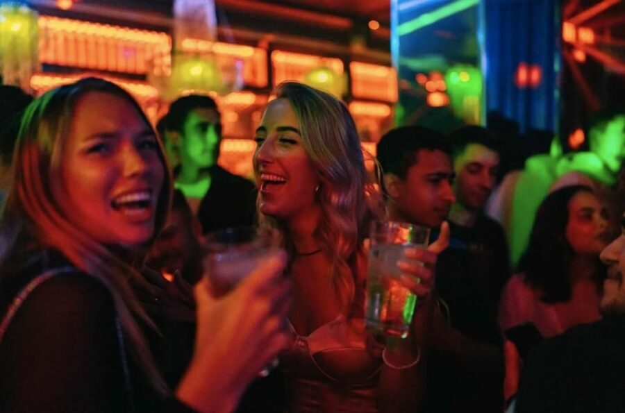 Amsterdam: Ludwig's Red Light Pub Crawl with VIP Club Entry - Price and Value: $32 Buys Structure, Not Unlimited Drinks