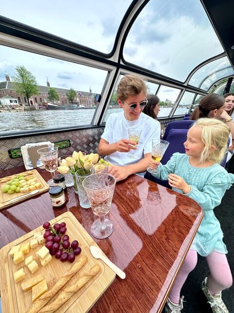 Amsterdam: Luxury Cheese & Wine Canal Cruise - A 1-hour canal cruise that tastes like Amsterdam