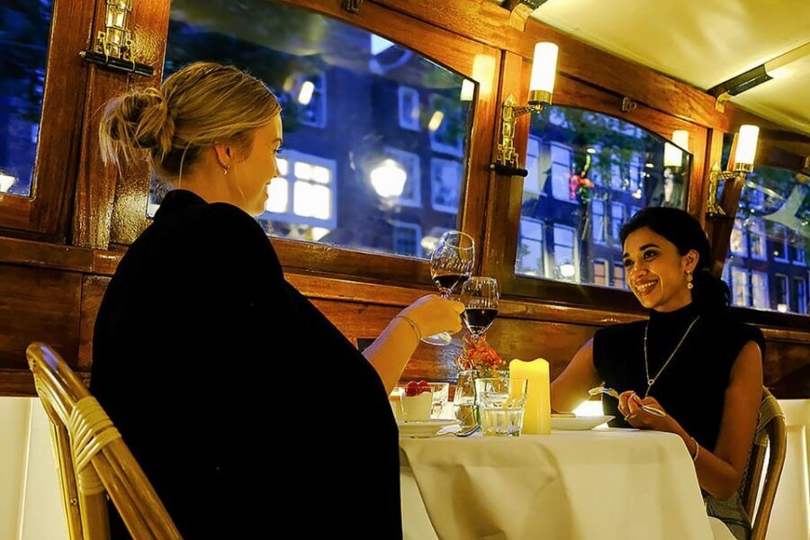 Amsterdam: Luxury Saloon Boat Cruise with 3-Course Dinner - Where the cruise starts: Zwanenburgwal 20