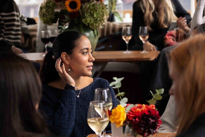 Amsterdam: Luxury Saloon Boat Cruise with Cocktails & Waffle - A one-hour canal cruise that fits real life in Amsterdam